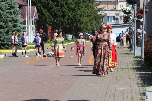 Единство народов: в Нурлате ко Дню России состоялся Парад дружбы