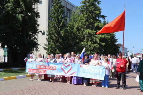 Единство народов: в Нурлате ко Дню России состоялся Парад дружбы
