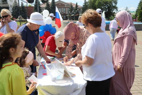 День России в Нурлате отметили масштабным хороводом дружбы