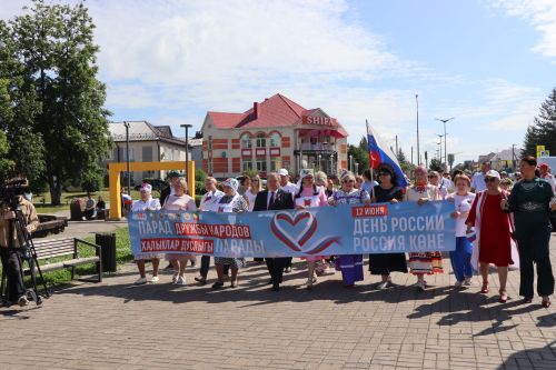 Единство народов: в Нурлате ко Дню России состоялся Парад дружбы