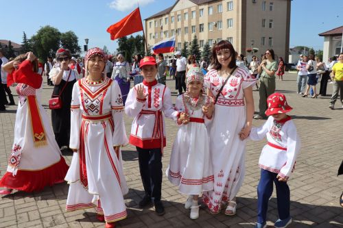 День России в Нурлате отметили масштабным хороводом дружбы