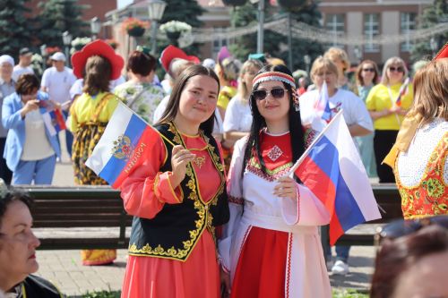 День России в Нурлате отметили масштабным хороводом дружбы