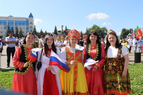 День России в Нурлате отметили масштабным хороводом дружбы