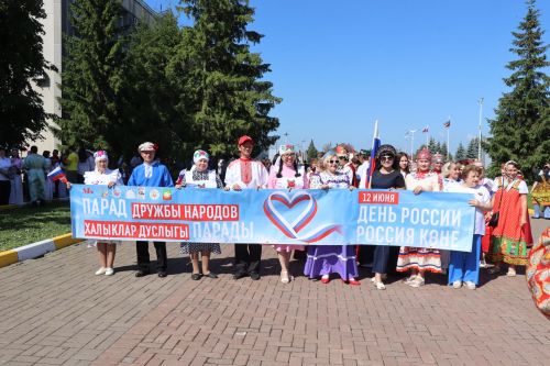 Единство народов: в Нурлате ко Дню России состоялся Парад дружбы