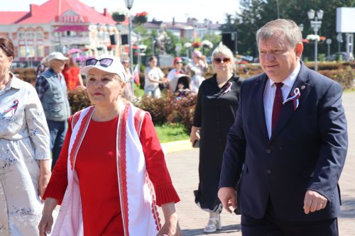 Единство народов: в Нурлате ко Дню России состоялся Парад дружбы