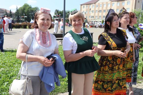 День России в Нурлате отметили масштабным хороводом дружбы