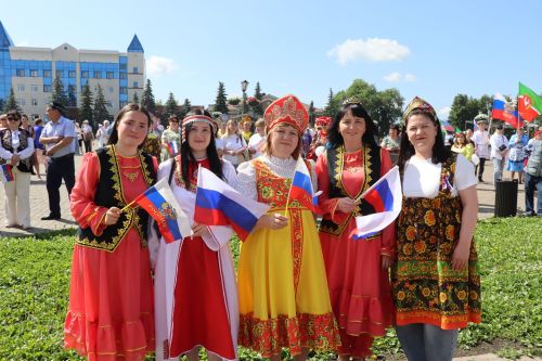День России в Нурлате отметили масштабным хороводом дружбы