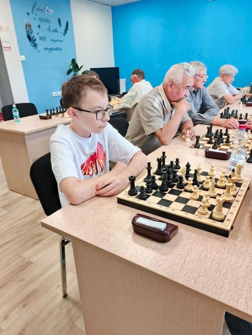 Шахматы и шашки в честь Дня России: в клубе «Мирас» определили сильнейших