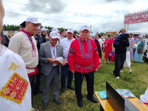 Мост через время: земская школа встретилась с современной на Уяве