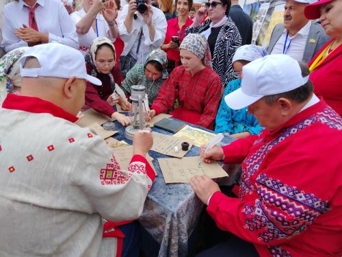 Мост через время: земская школа встретилась с современной на Уяве