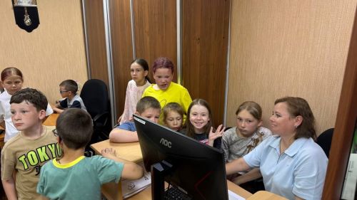 Школьники из лагеря «Бригантина» посетили редакцию «Нурлат-информ» и познакомились с профессией журналиста