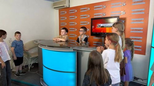 Школьники из лагеря «Бригантина» посетили редакцию «Нурлат-информ» и познакомились с профессией журналиста