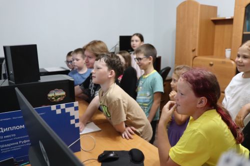 Школьники из лагеря «Бригантина» посетили редакцию «Нурлат-информ» и познакомились с профессией журналиста