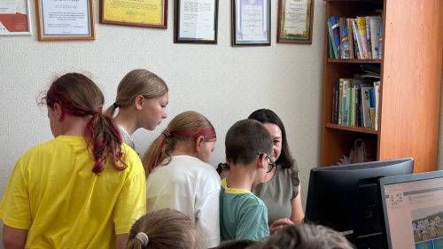 Школьники из лагеря «Бригантина» посетили редакцию «Нурлат-информ» и познакомились с профессией журналиста