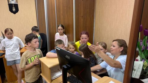 Школьники из лагеря «Бригантина» посетили редакцию «Нурлат-информ» и познакомились с профессией журналиста