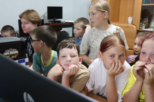 Школьники из лагеря «Бригантина» посетили редакцию «Нурлат-информ» и познакомились с профессией журналиста