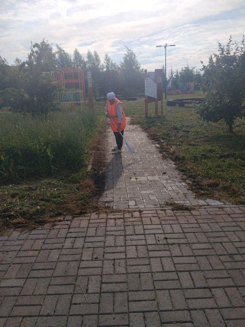 Сотрудники УК ЖКХ привели в порядок парки и скверы Нурлата