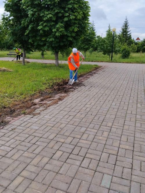 Сотрудники УК ЖКХ привели в порядок парки и скверы Нурлата