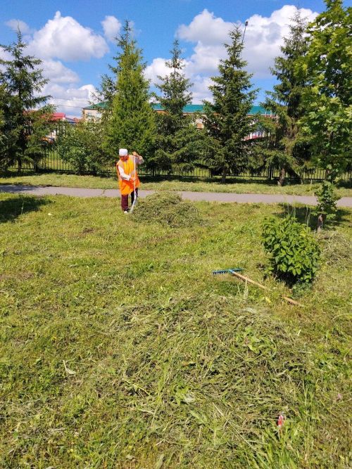 Сотрудники УК ЖКХ привели в порядок парки и скверы Нурлата