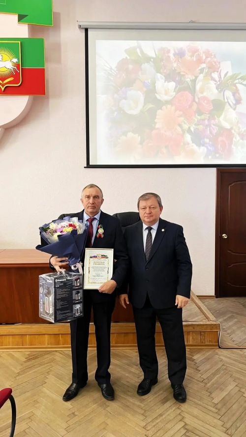 Глава района поздравил руководителя ТОС с юбилеем