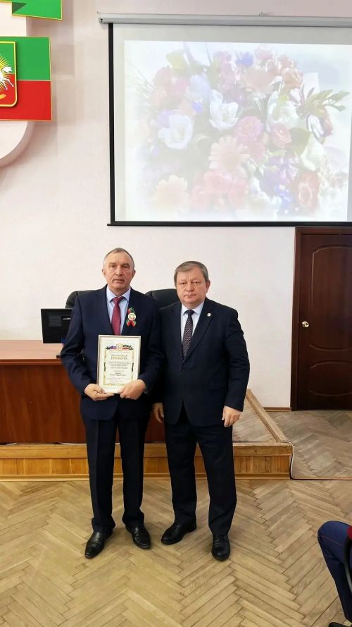 Глава района поздравил руководителя ТОС с юбилеем