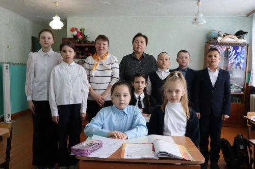 Первый выпуск в Тюрнясевской школе: как Вера Абрамова простилась с четвероклассниками