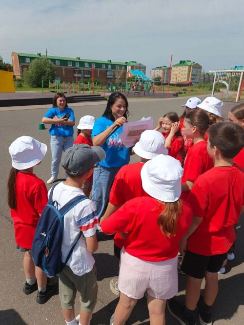 В парке «Спортивный» прошло «Разноцветное лето» для детей