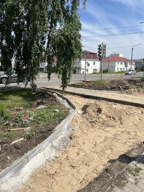 Глава Нурлатского района проверил ремонт школы, военкомата и благоустройство сквера
