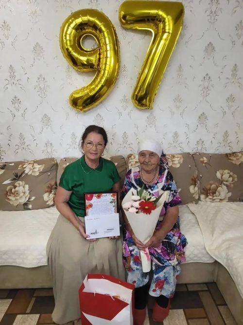 В Верхнем Нурлате с 97-летием поздравили Гульфизу Габбасовну Ахметзянову