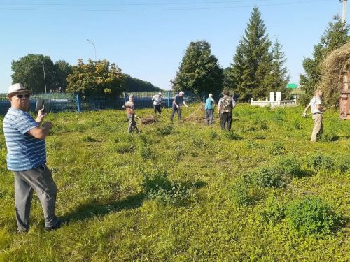 В ТОСе «Курмышский» продолжаются летние субботники
