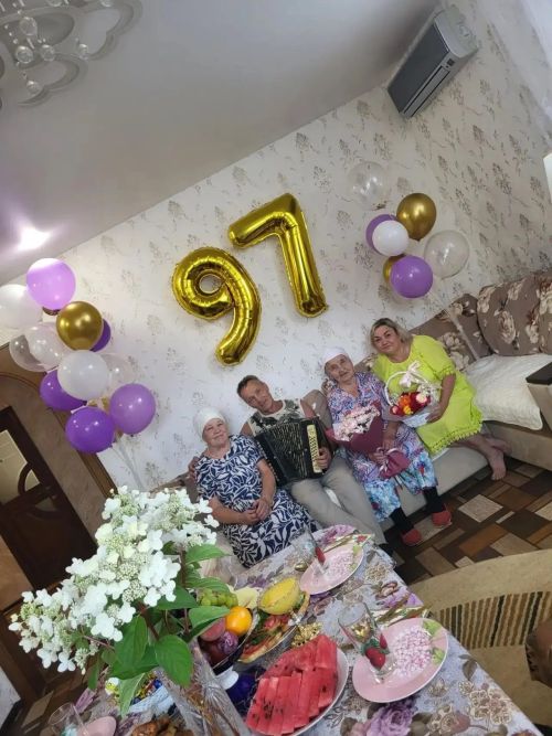 В Верхнем Нурлате с 97-летием поздравили Гульфизу Габбасовну Ахметзянову