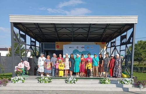 Воспитатели «Пчёлки» представили варенье на фестивале в Нурлате