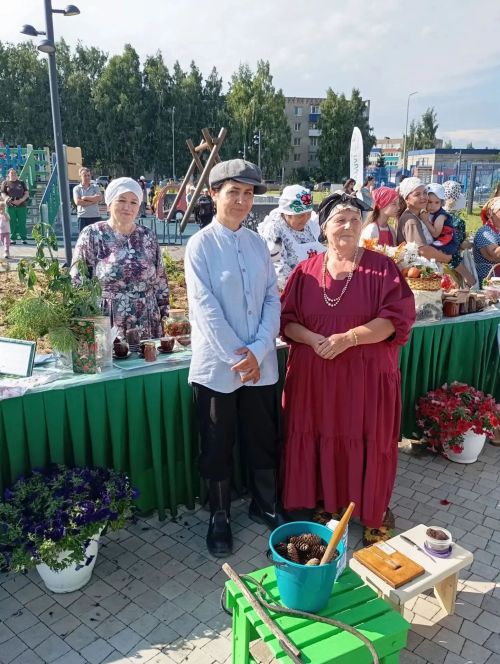 Воспитатели «Пчёлки» представили варенье на фестивале в Нурлате