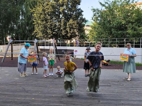 В «Семейном» сквере Нурлата прошла игровая программа для детей