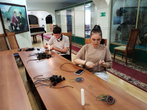 Школьники и взрослые Нурлата объединились ради защиты бойцов от БПЛА