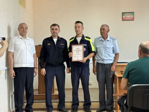 Нурлатские автоинспекторы отмечают профессиональный праздник