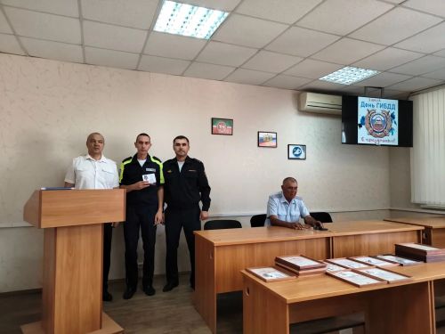 Нурлатские автоинспекторы отмечают профессиональный праздник