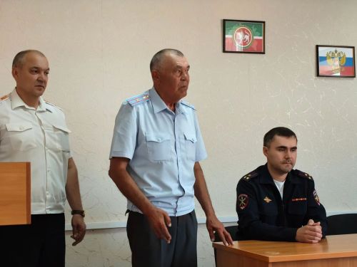 Нурлатские автоинспекторы отмечают профессиональный праздник
