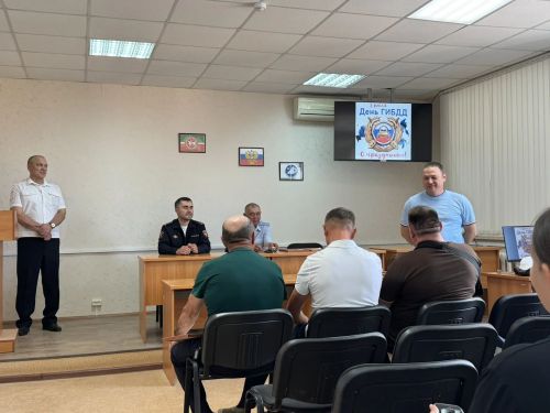 Нурлатские автоинспекторы отмечают профессиональный праздник