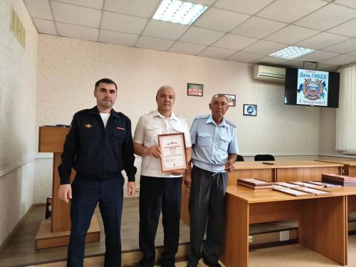 Нурлатские автоинспекторы отмечают профессиональный праздник