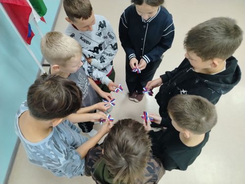 День флага России отметили в нурлатской школе №8