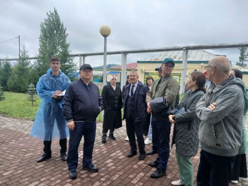 Дамир Ишкинеев Нурлат парклары һәм скверларының төзеклеген тикшерде