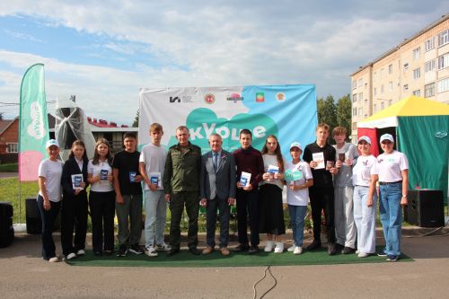 В Нурлате проект «Ут күршеләр» завершился ярким и масштабным  праздником «Флаг моего государства»