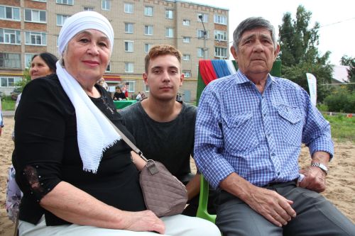 В Нурлате проект «Ут күршеләр» завершился ярким и масштабным  праздником «Флаг моего государства»