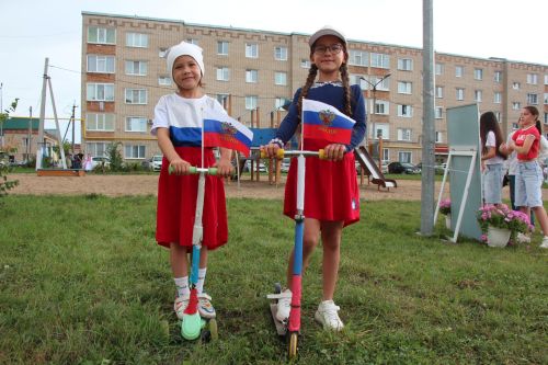 В Нурлате проект «Ут күршеләр» завершился ярким и масштабным  праздником «Флаг моего государства»