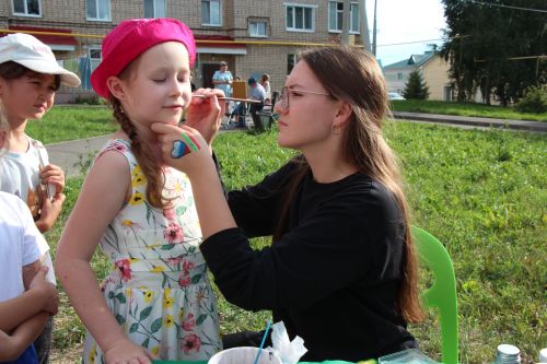 В Нурлате проект «Ут күршеләр» завершился ярким и масштабным  праздником «Флаг моего государства»
