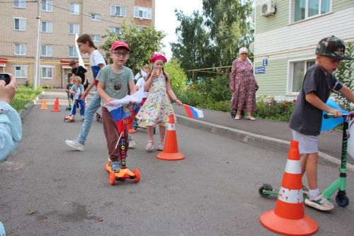 В Нурлате проект «Ут күршеләр» завершился ярким и масштабным  праздником «Флаг моего государства»