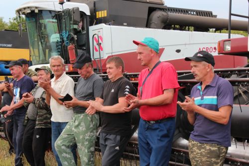 В Нурлатском районе наградили передовых комбайнеров «Нурлат сэте»