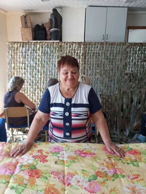 Нурлатские волонтеры шьют спальники и плетут маскировочные сети для бойцов СВО
