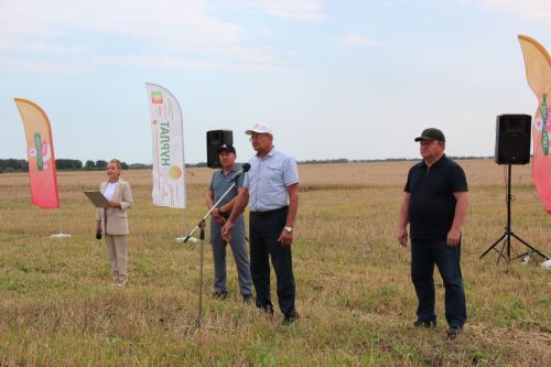 В Нурлатском районе наградили передовых комбайнеров «Нурлат сэте»